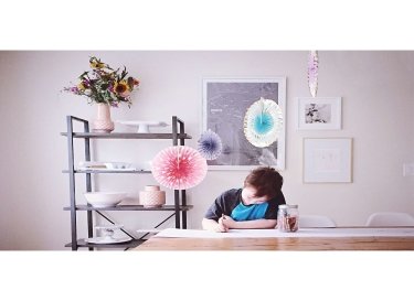 kids-sat-on-table-drawig