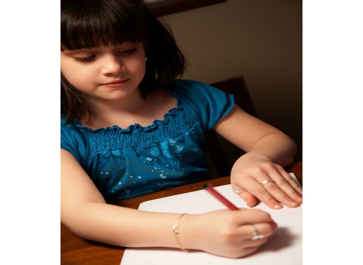 girl-child-drawing-with-pen