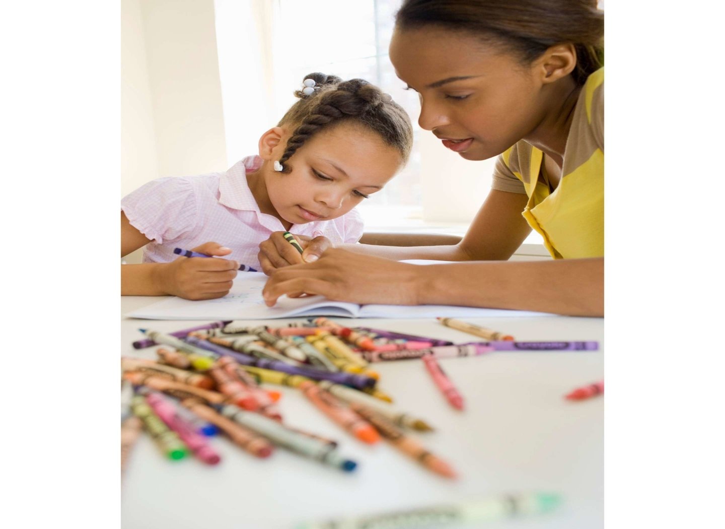 mother-and-child-drawing-with-crayons