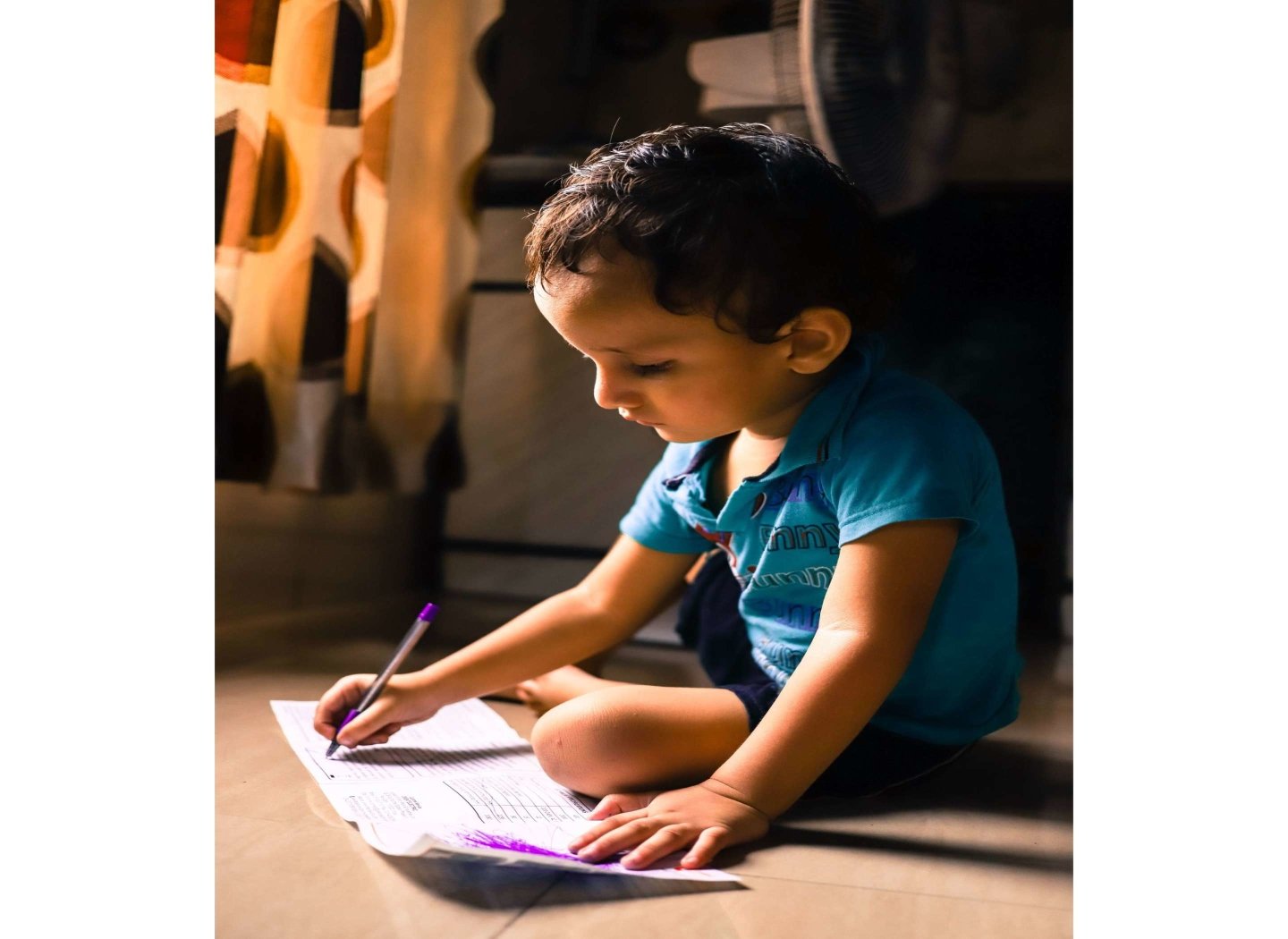 kid-writing-on-the-floor