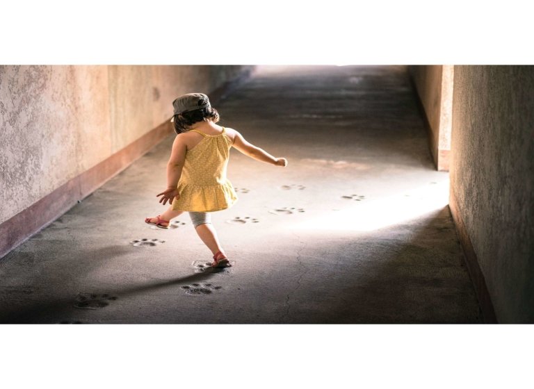 kid-in-hallway-dancing