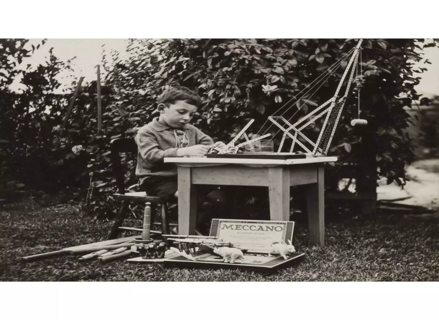 history-image-of-child-building