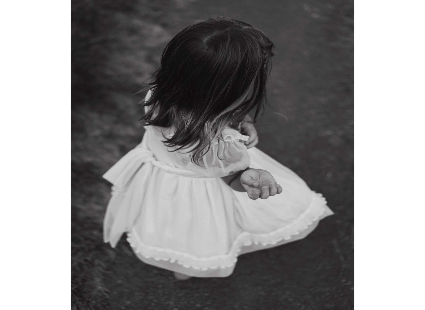 back-and-white-photo-child