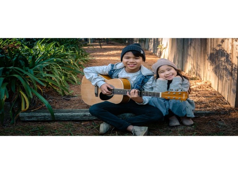 playing-guitar