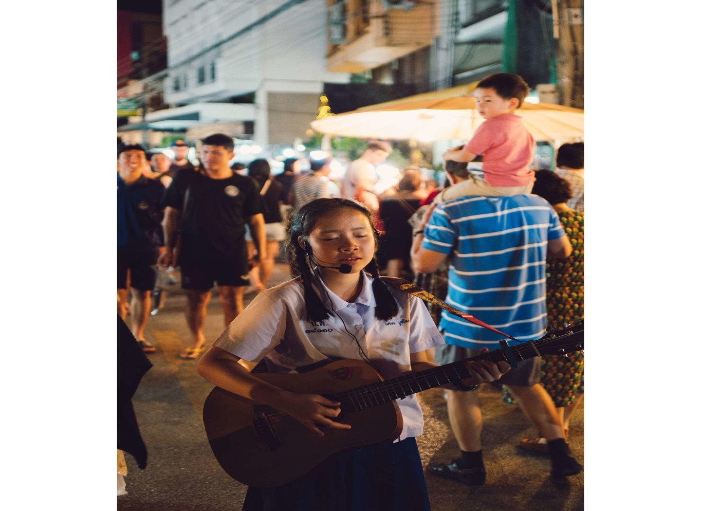 girl-with-guitar