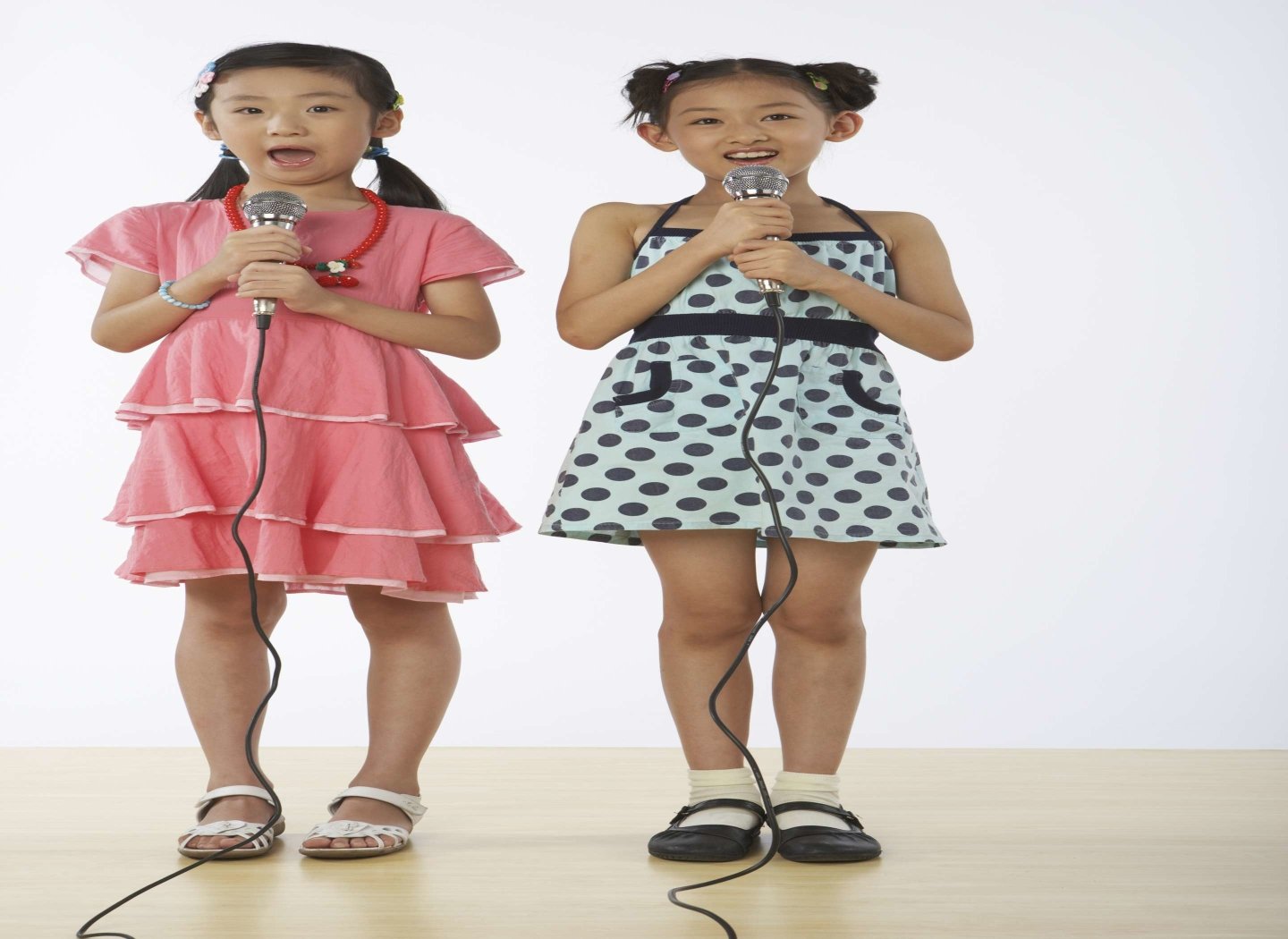 girls-sing-a-song