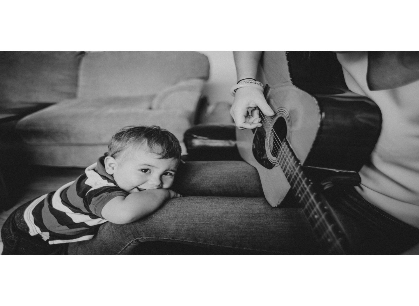 child-listen-to-music