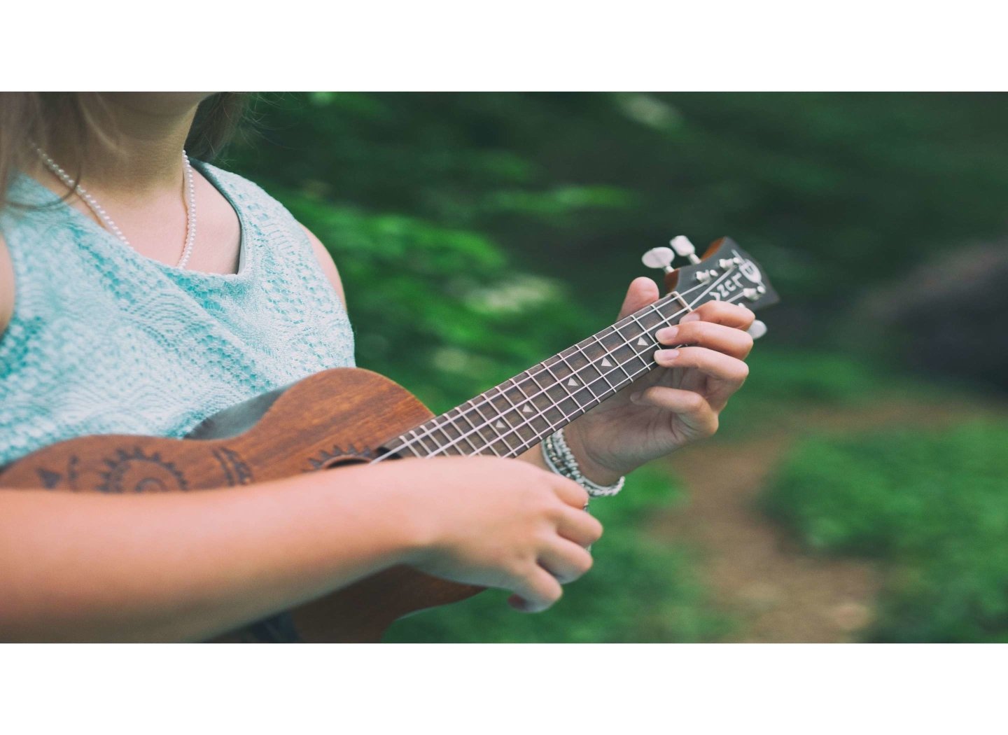 smal-guitar