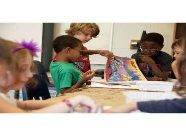 children-studying-together
